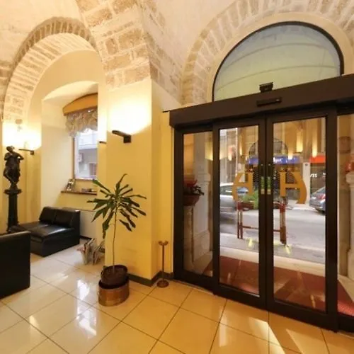 Hotel Adria Bari 3*,