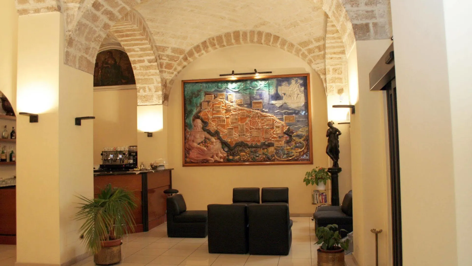 Hotel Adria Bari 3*,  Italien