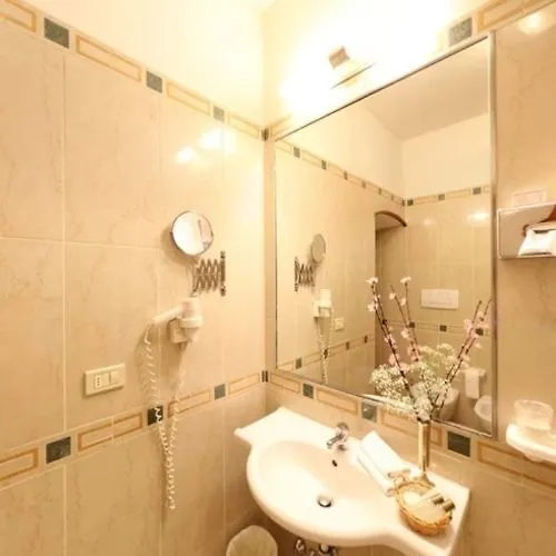Hotel Adria Bari 3*,
