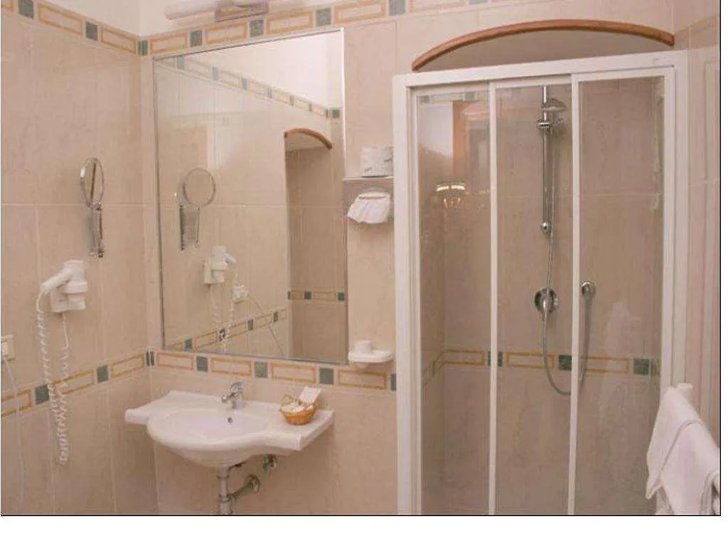 Hotel Adria Bari 3*,  Italia